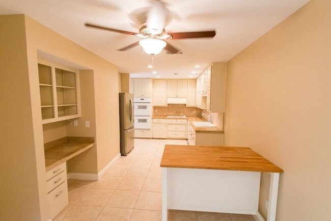 Building Photo - 14816 Sopras Cir