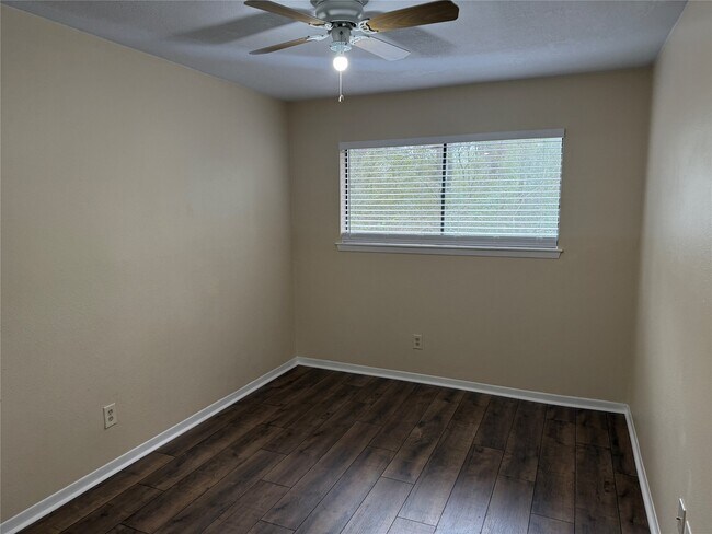 Building Photo - 9 Dewthread Ct