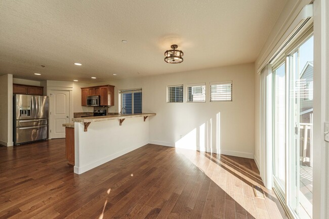 Building Photo - $1000 OFF MOVE IN SPECIAL - 4 Bedroom 2.5 ...