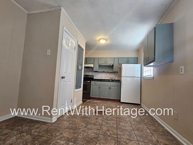 Building Photo - Great Brick Ranch / Harwood Floors / Huge Shop or Extra Storage / No Garage / Great Private Back ...