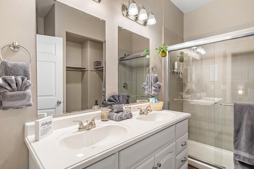 Building Photo - 2900 N Villere Ln