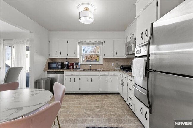 Building Photo - 557 Market St