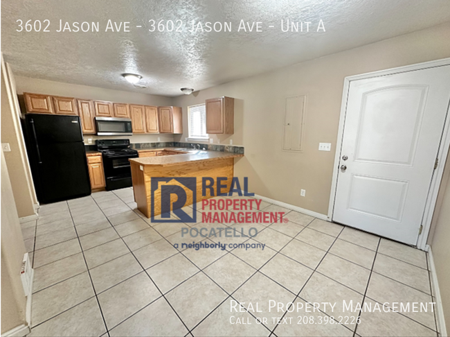 Building Photo - 3 Bed/ 1.5 bath duplex - Pets negotiable