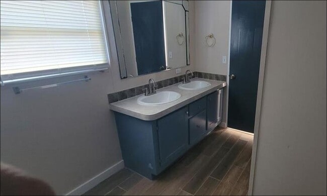 Building Photo - 404 W Cleveland St