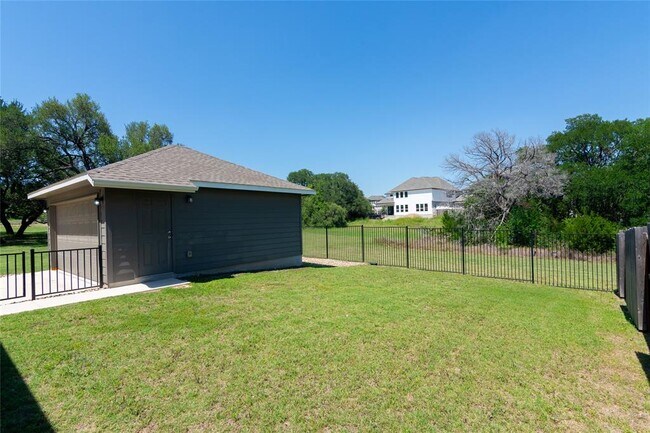 Building Photo - 1732 Lakota Ln
