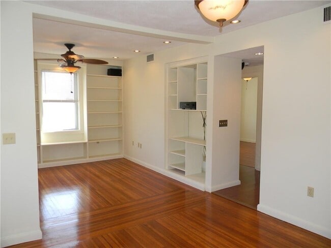 Building Photo - 152 Elmgrove Ave