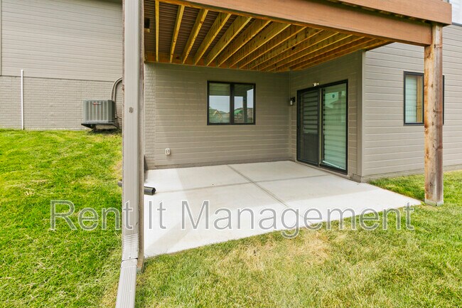 Building Photo - 18765 Larimore St