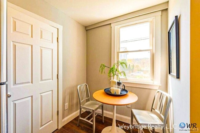 Building Photo - Beautiful, Updated Home in East End near C...