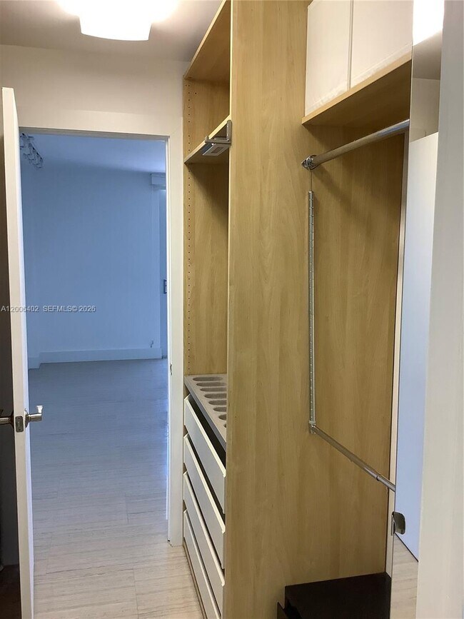 Building Photo - 150 SE 25th Rd