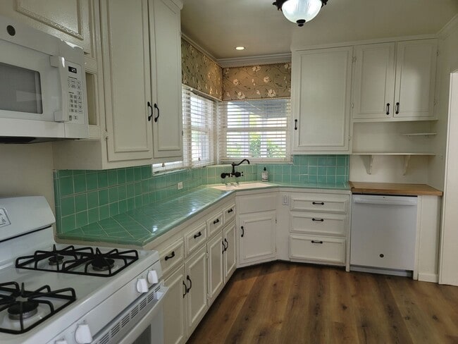 Building Photo - 422 N Shaffer St