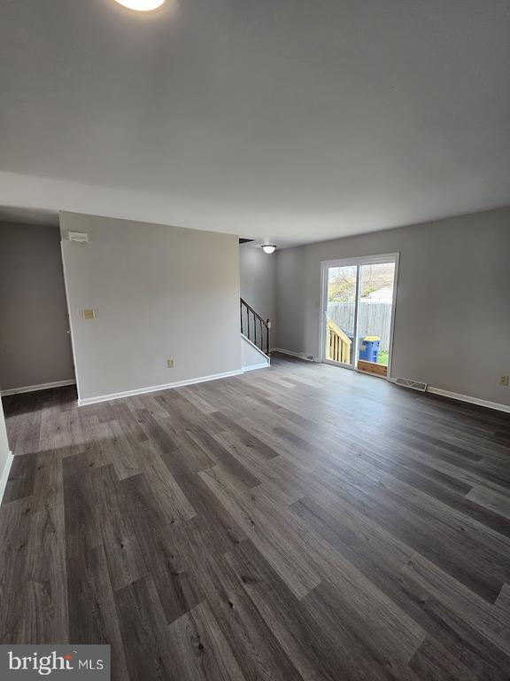 Building Photo - 33 Fieldstone Ct