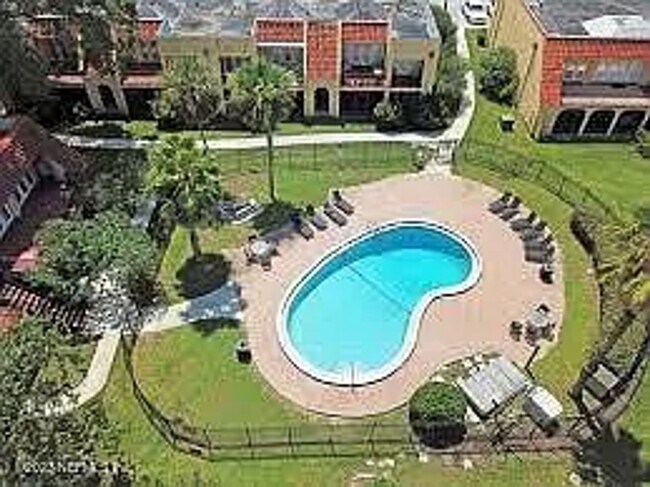 Building Photo - 3865 Campenero Ct