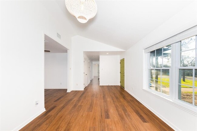 Building Photo - 5701 Gloucester Ln