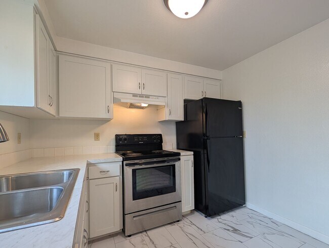 Building Photo - Nice 2 Bedroom, 1-Bath Duplex In Thurston Area of Springfield!