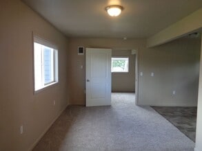 Building Photo - Updated 3 Bedroom!