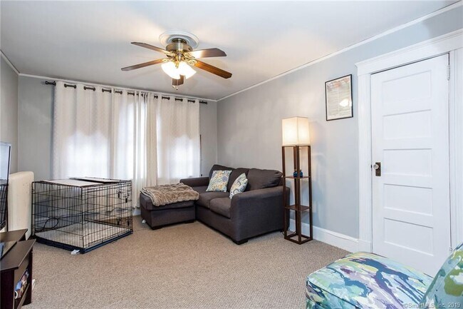 Building Photo - 81 Fern St