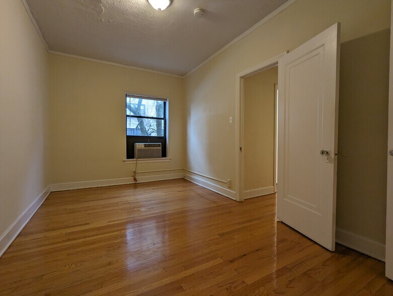 Building Photo - 537 W Arlington Pl