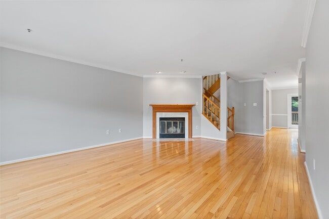 Building Photo - 9401 Rosmarin Way