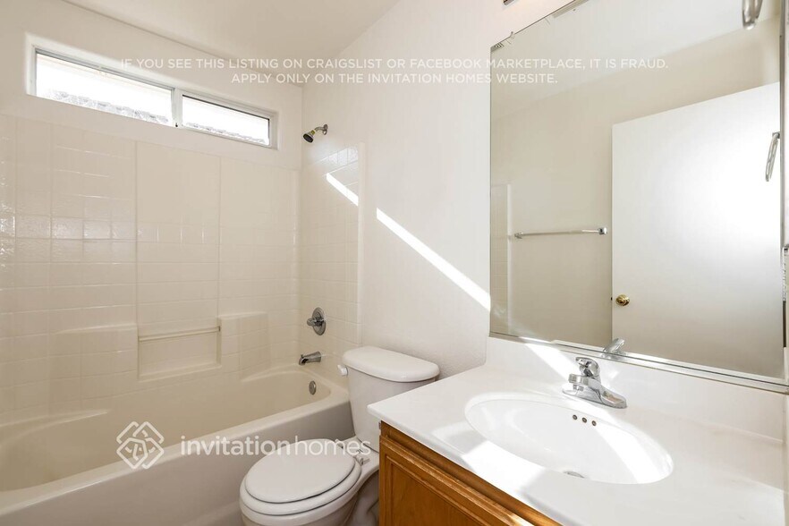 Building Photo - 9548 Glen Iris St