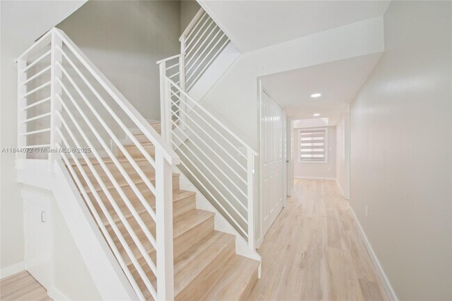 Building Photo - 10421 SW 76th St