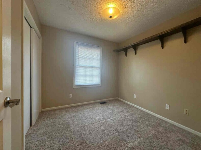 Building Photo - 8021 Knollgate Ct