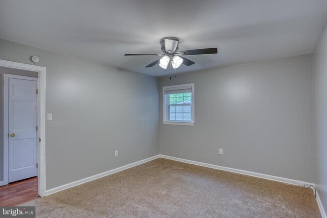 Building Photo - 124 Hilldale Ct