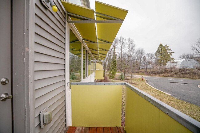 Building Photo - 3048 Anderberg Dr