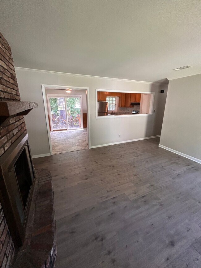 Building Photo - Move in Ready