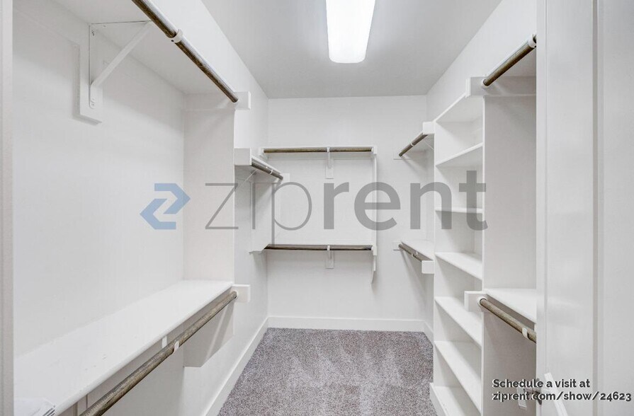 Building Photo - 3010 Zenia Dr