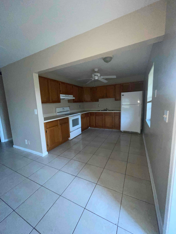 Building Photo - 1570 E Breezy Ln