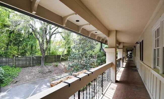 Building Photo - 655 E Campus Rd