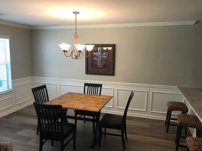 Building Photo - 327 Hidden Creek Ln