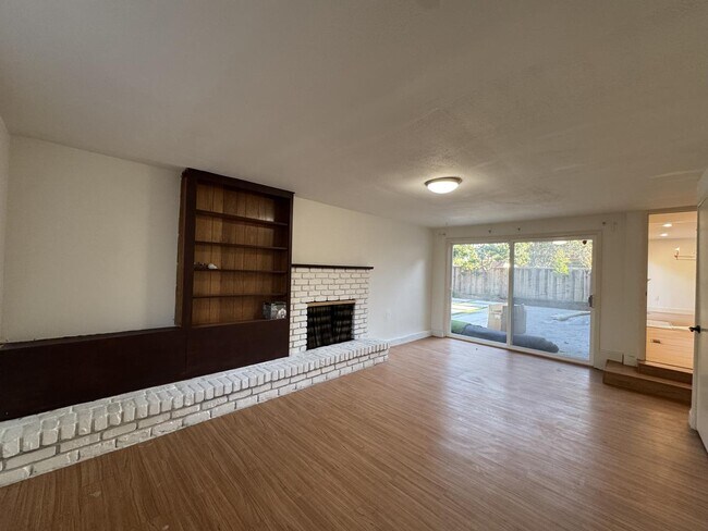 Building Photo - 864 S Bernardo Ave