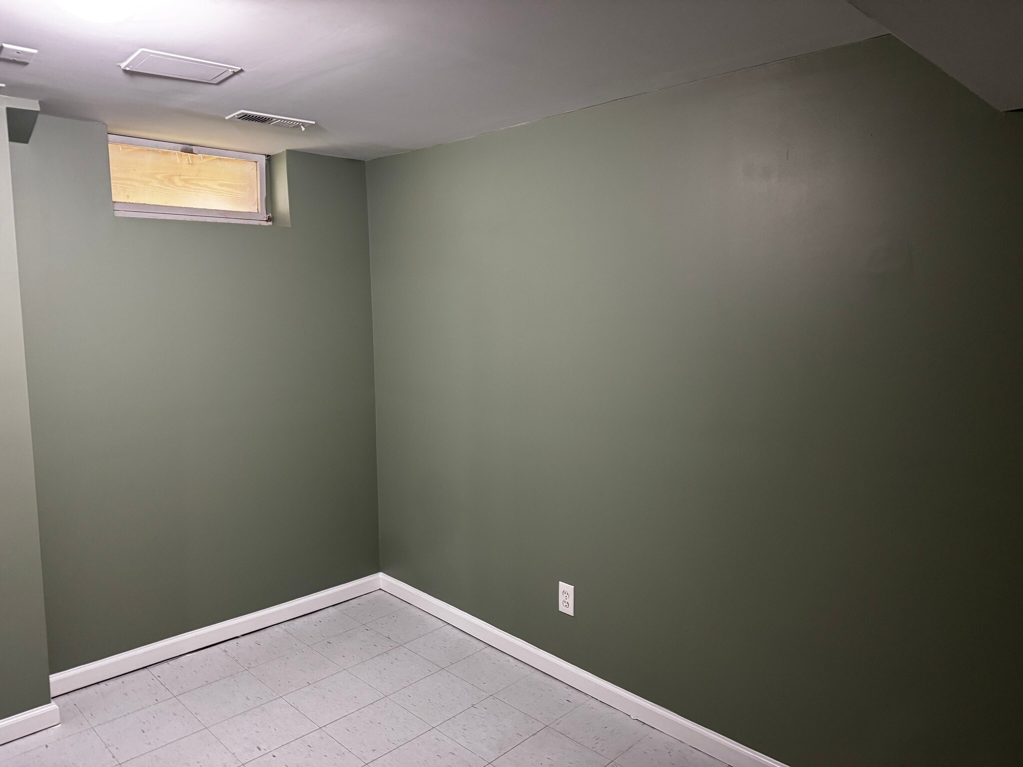 Building Photo - 3333 Pickwick Ln