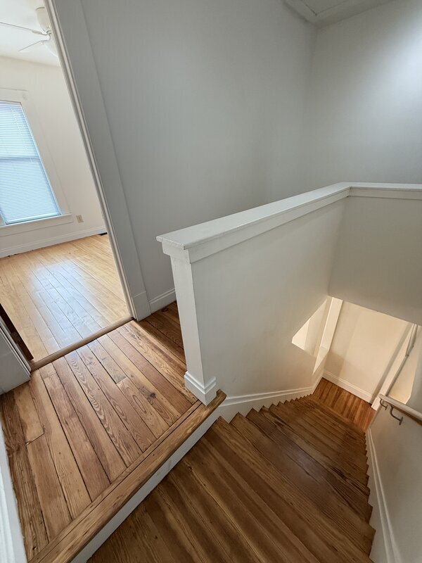 Building Photo - 458 E Sycamore St