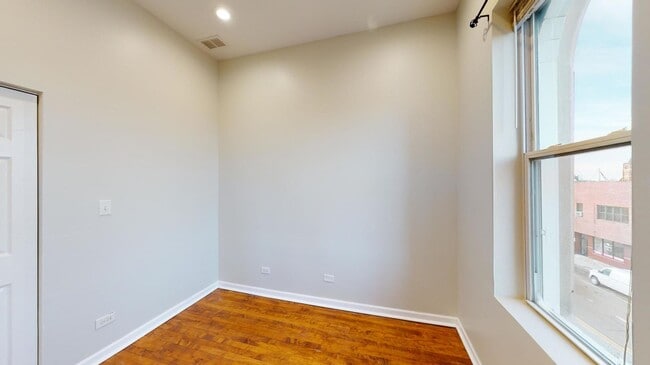 Building Photo - 1945 W Cermak Rd