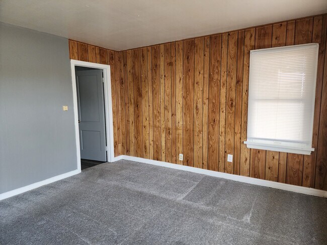 Building Photo - 628 NE 34th St