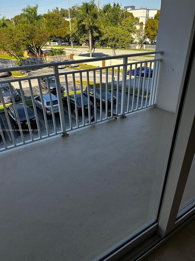 Building Photo - 6950 Miami Gardens Dr