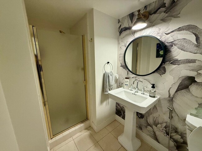 Building Photo - 4 Bedroom/ 3 Bathroom in Dublin!!