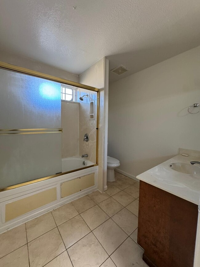 Building Photo - 27715 Cliffwood Ave