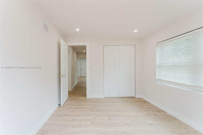 Building Photo - 1430 SW 32nd Ct