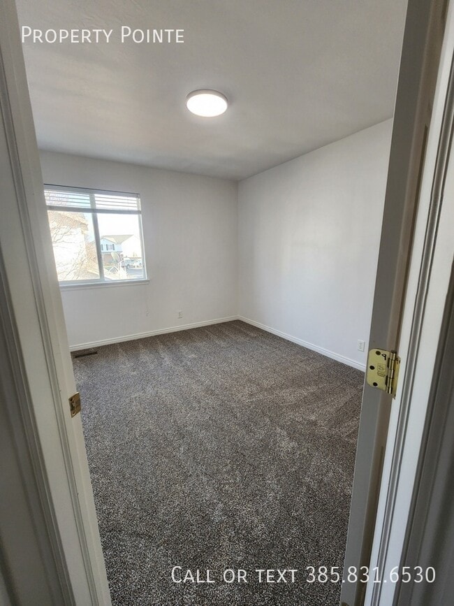 Building Photo - 1587 S 2000 W