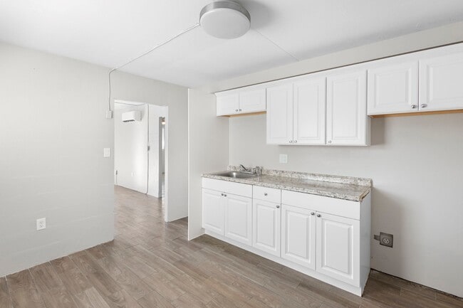 Building Photo - 901 Colyer St