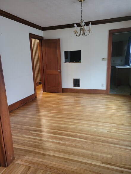 Dinning room - 469 Maplewood Ave