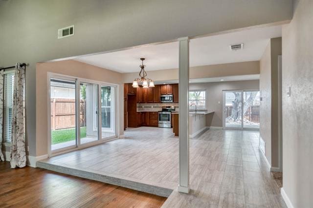 Building Photo - 1817 Hemlock Dr