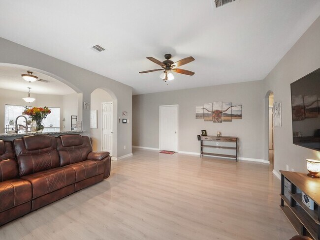 Building Photo - 4006 Raspberry Ct
