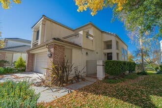 Building Photo - 3-Bedroom Home with Dual Fireplaces, Dual Balconies, and Community Pool in Valencia!