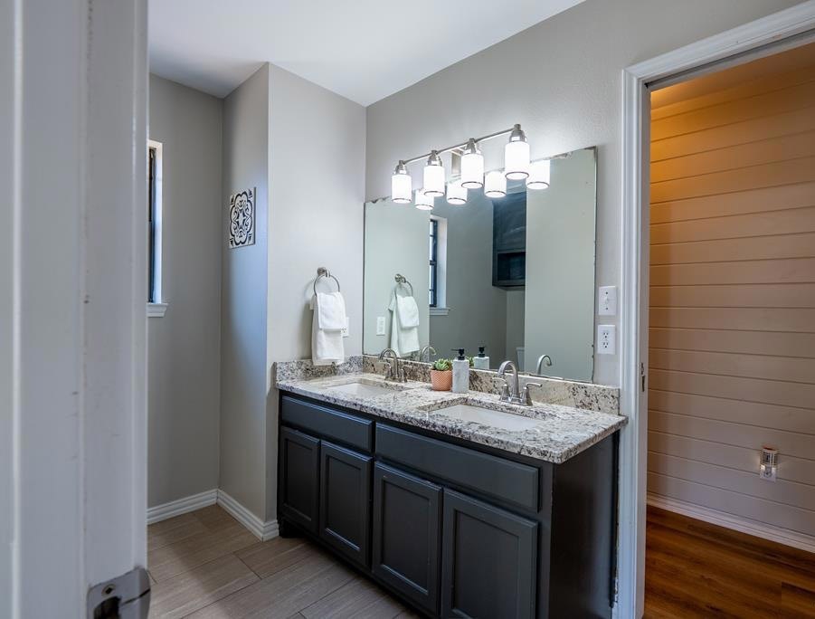 Building Photo - 6013 Stratford Ave