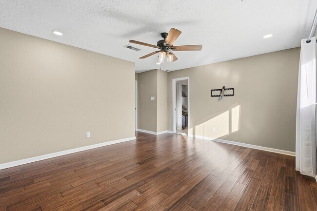 Building Photo - 6231 Autumn Forest Dr