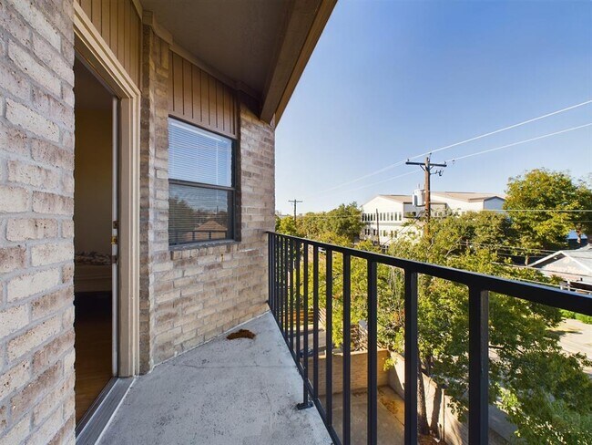 Building Photo - 3316 Guadalupe St